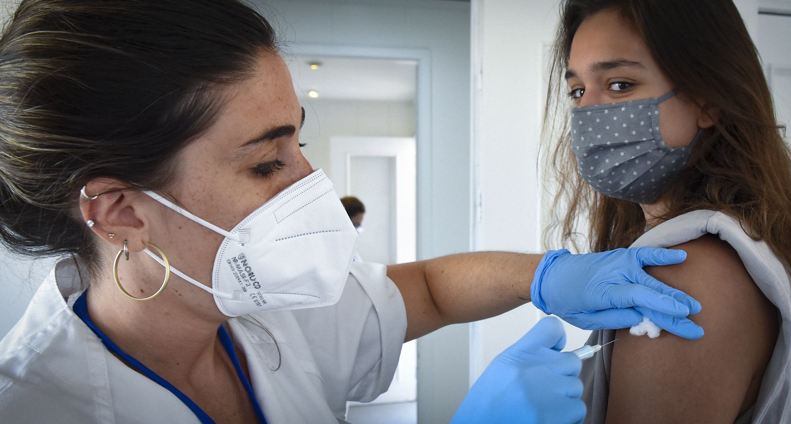 La vacunación contra el Covid a alumnos Erasmus de la Loyola, en imágenes