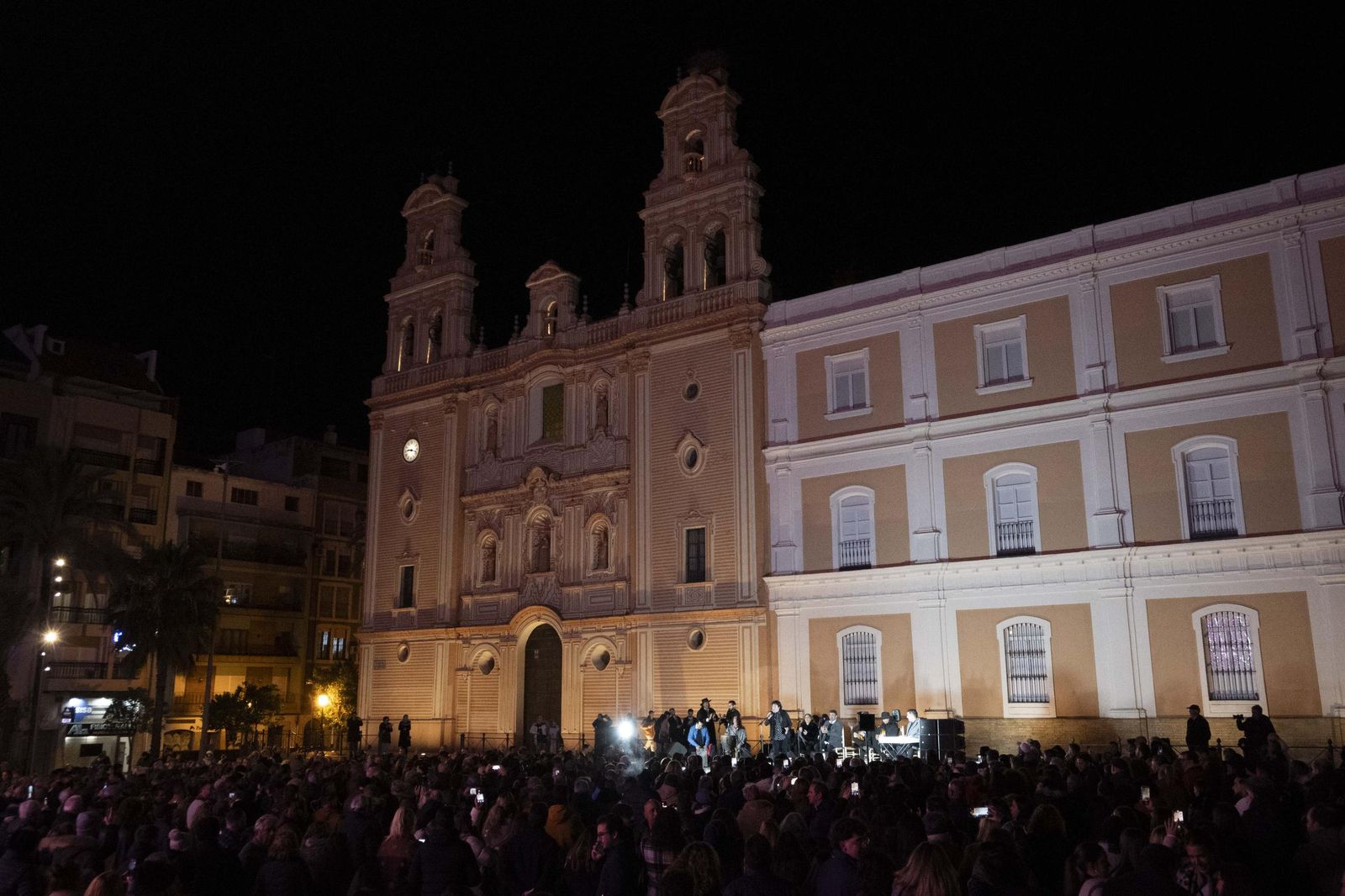 Imágenes de la zambomba en la Plaza de La Merced