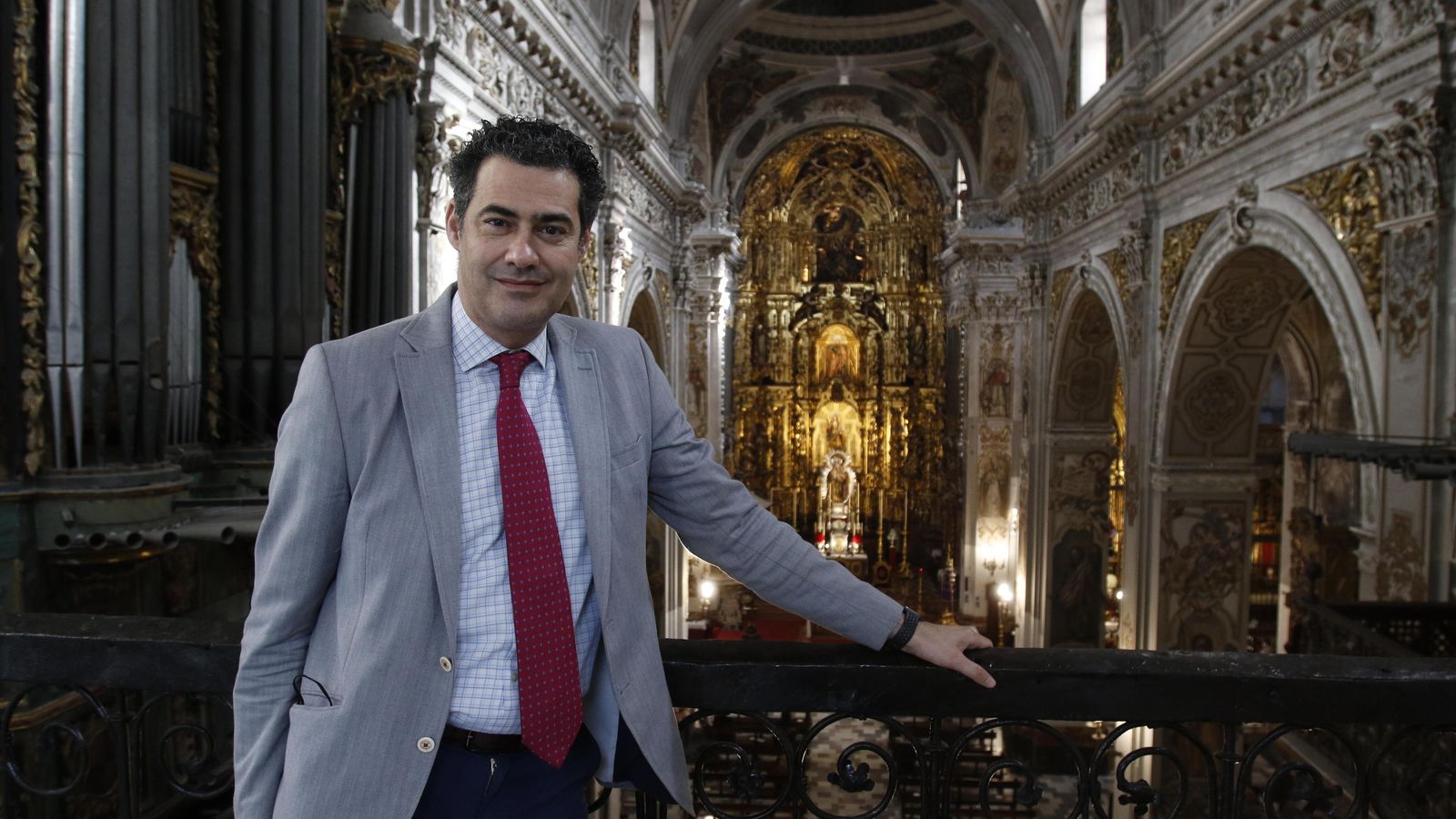Pedro Vázquez en el coro de la parroquia de la Magdalena.