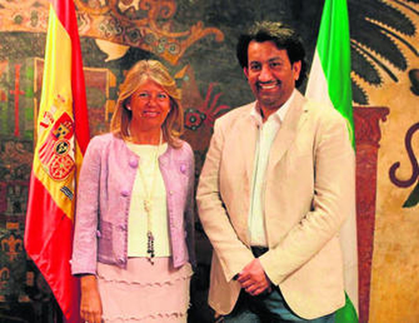 El jeque qatarí y la alcaldesa de Marbella, durante su reunión de ayer.