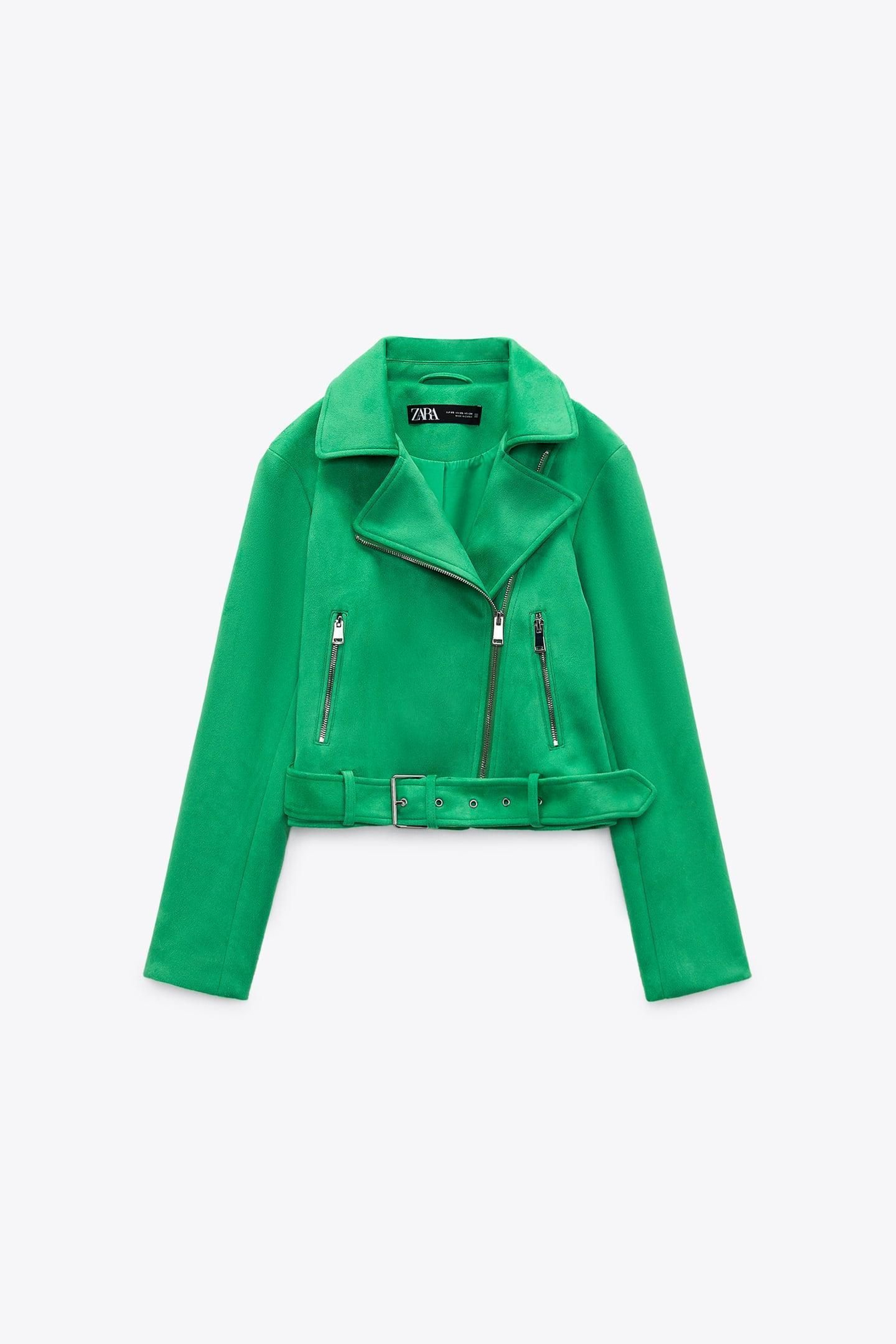 Cazadora efecto ante de color verde de Zara.