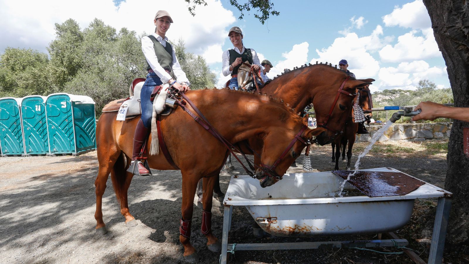 Búscate en las fotos del domingo en la romería de Los Barrios