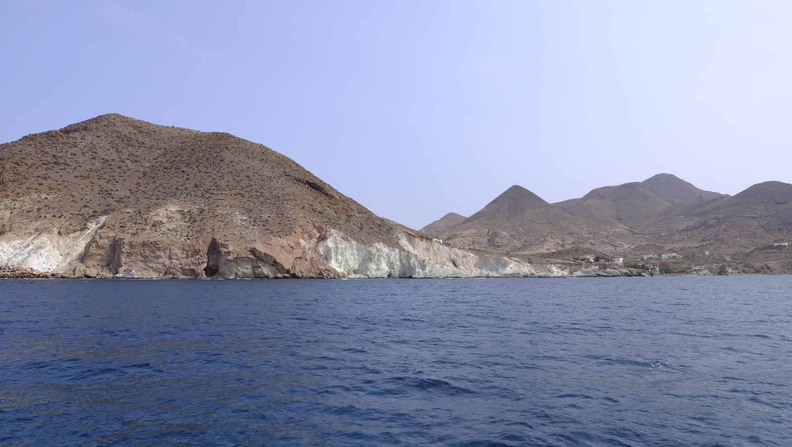 Un paseo en catamarán por Cabo de Gata, en imágenes