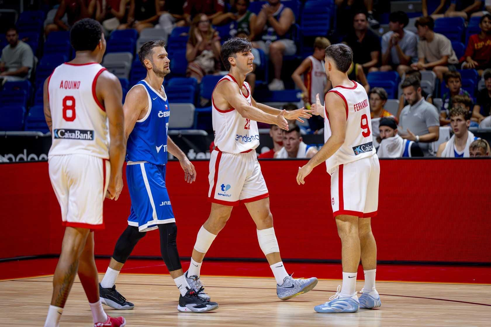 España B-República Checa, en fotos