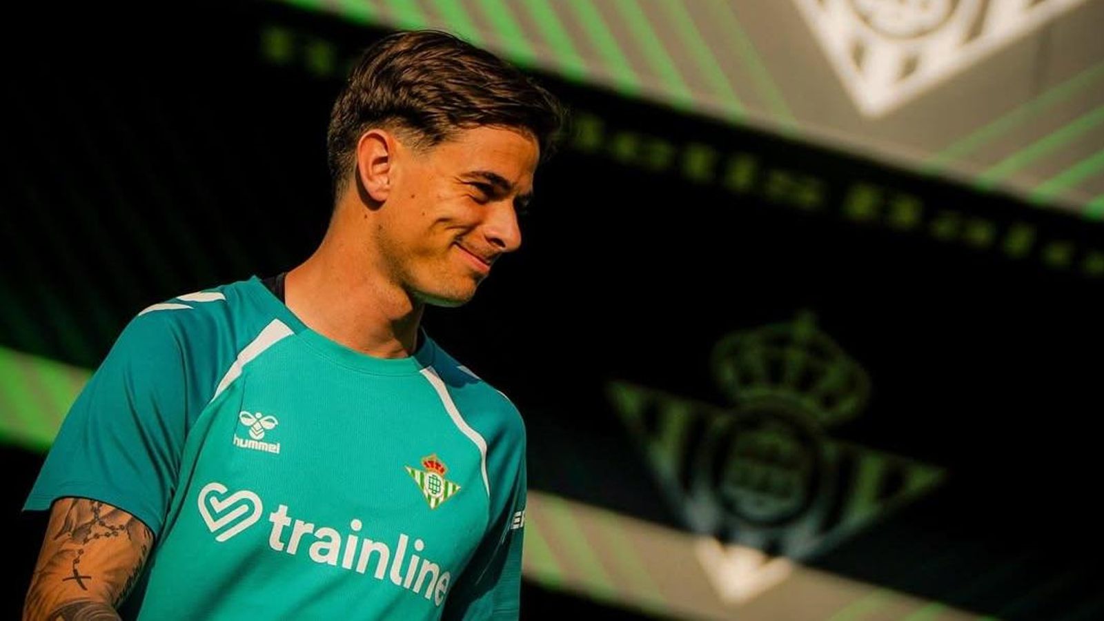 Valentín Gómez en un entrenamiento con el Betis previo a un choque continental