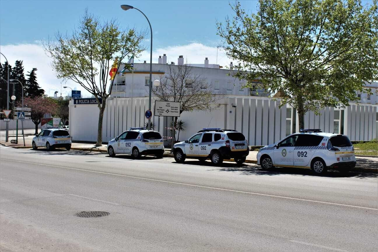 Las desérticas playas de Cádiz por el coronavirus, en imágenes