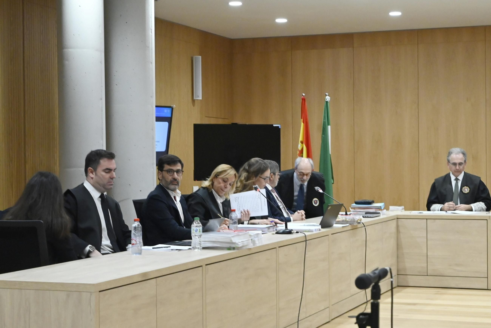 El inicio del juicio contra los expresidentes del Córdoba CF, Carlos González y Jesús León, en imágenes