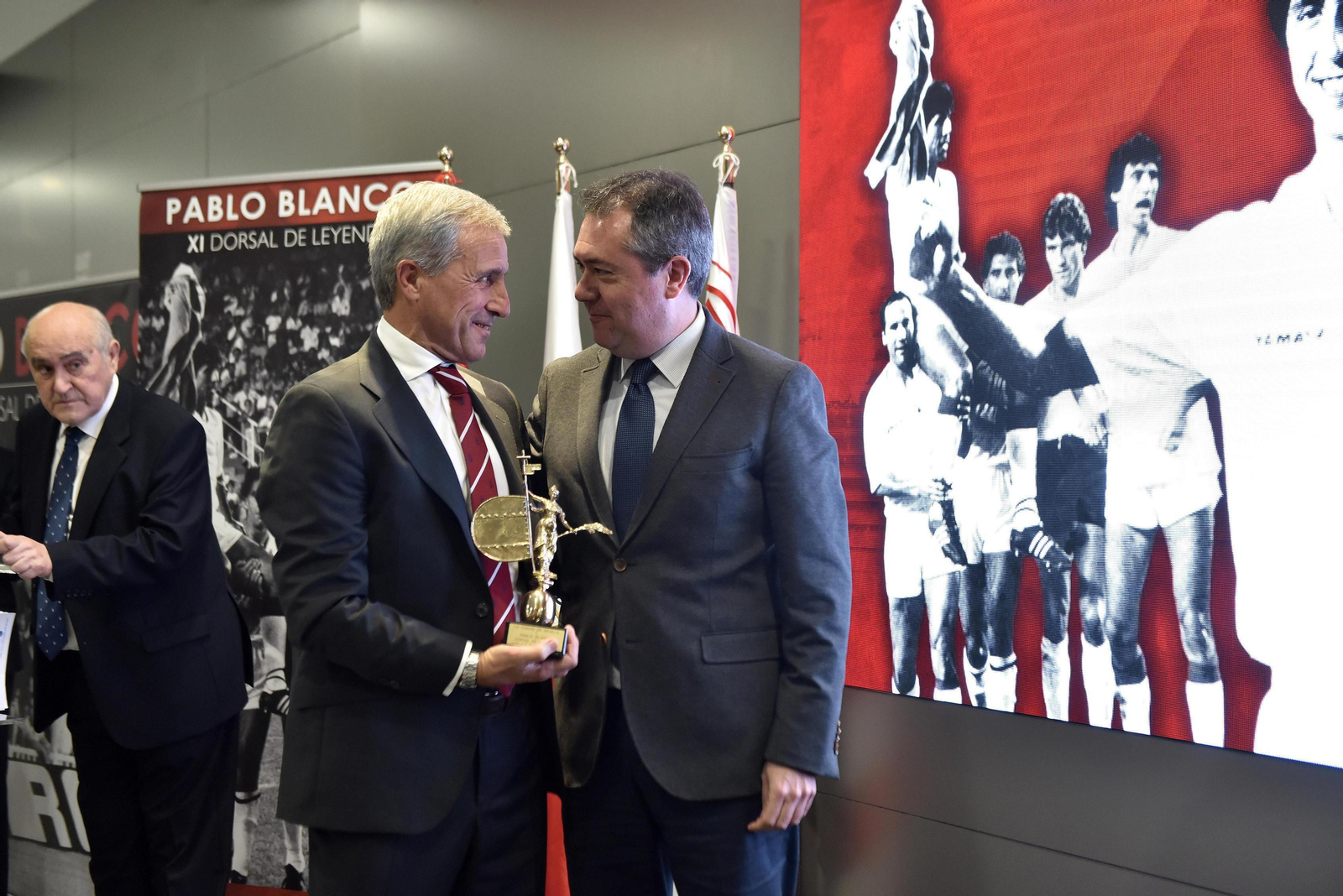 Las imágenes de la entrega del Dorsal del Leyenda a Pablo Blanco