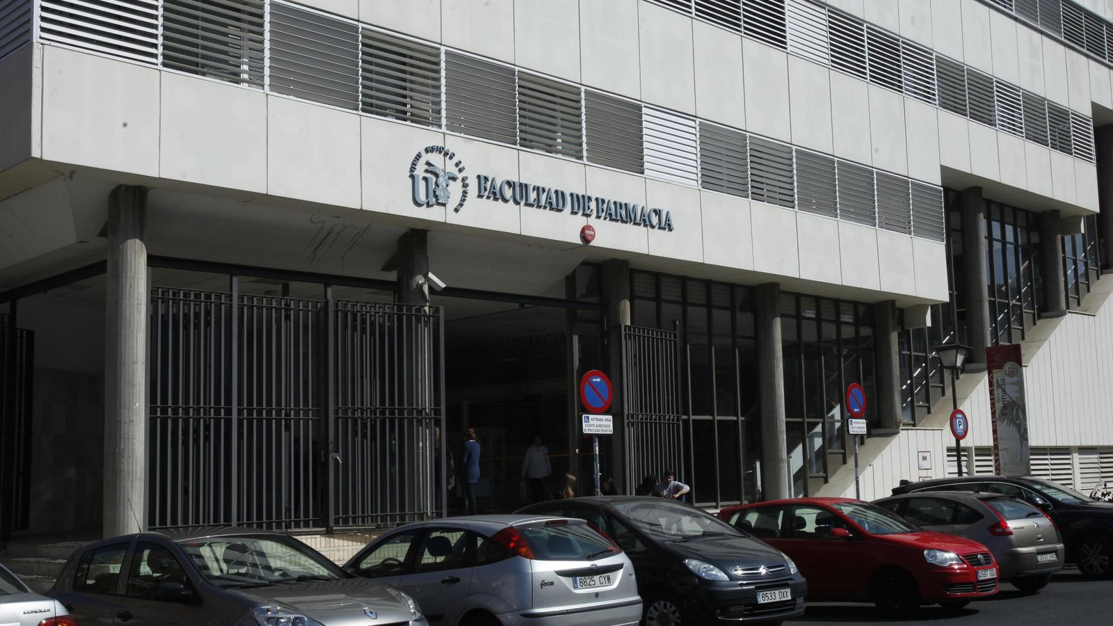 El edificio de la Facultad de Farmacia, en Reina Mercedes.