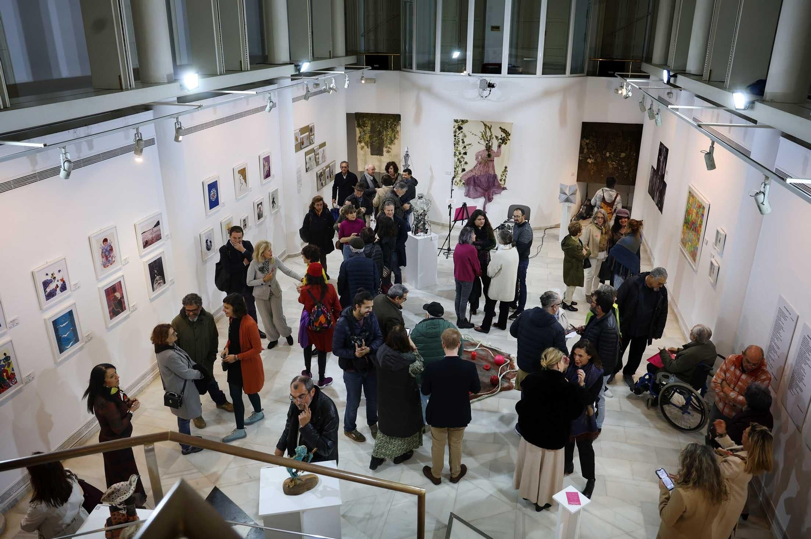 Imágenes del acto de clausura de la exposición "Bajo un mismo latido", en la Casa Colón de Huelva