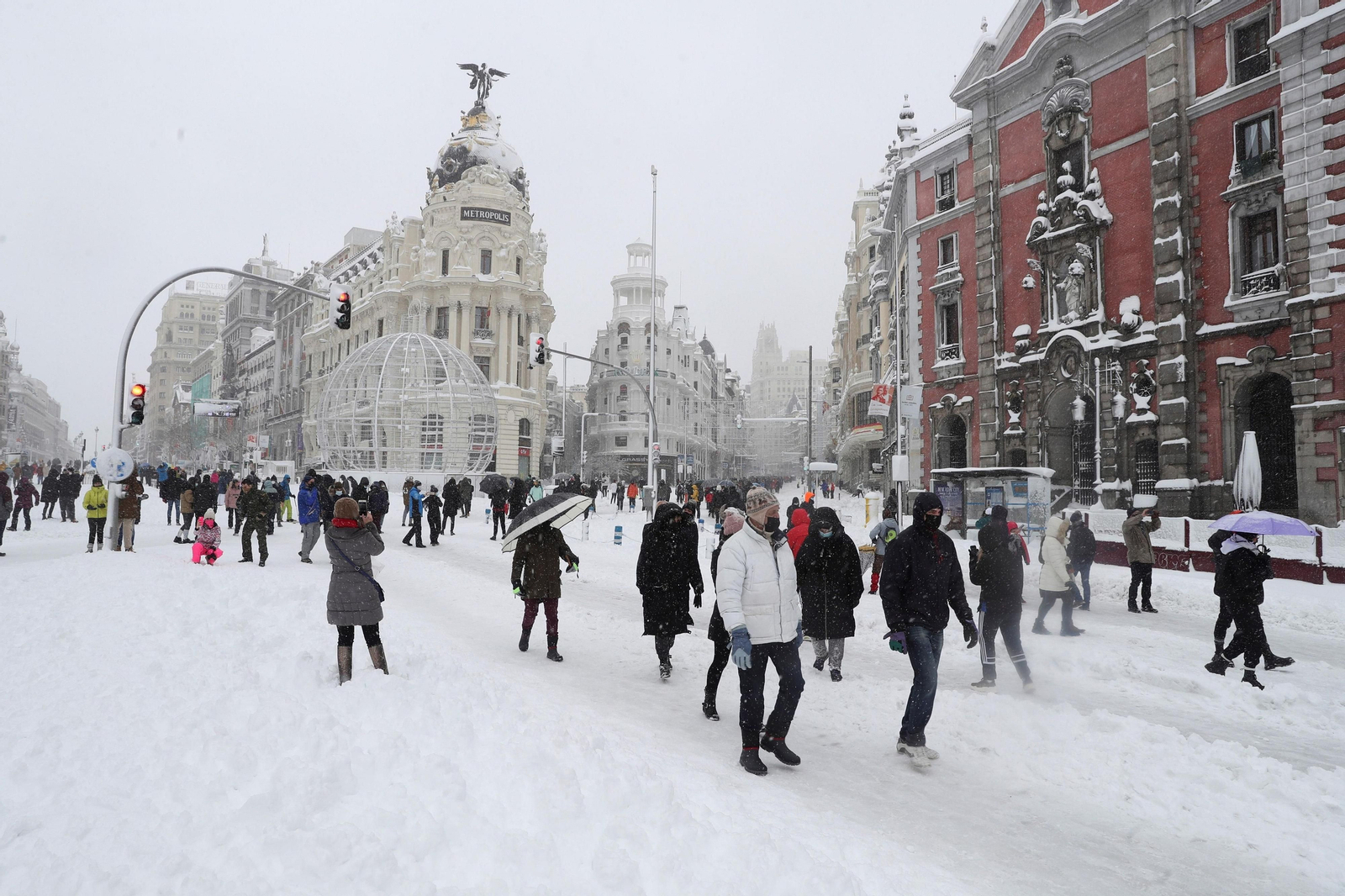 El segundo día del temporal 'Filomena' en imágenes: más nieve y caos