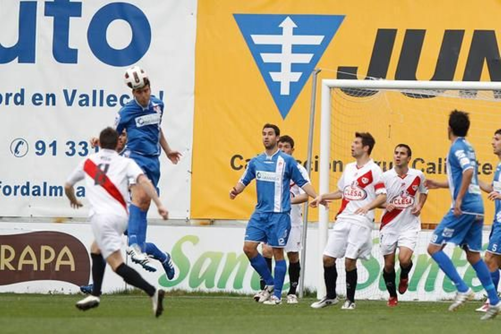 El Granada se trae un empate del campo del líder de Segunda, el Rayo Vallecano (1-1). / LOF