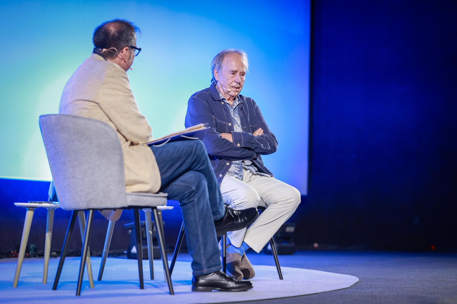 Charla con Joan Manuel Serrat en las vísperas del 24 de Septiembre en San Fernando: las imágenes del acto