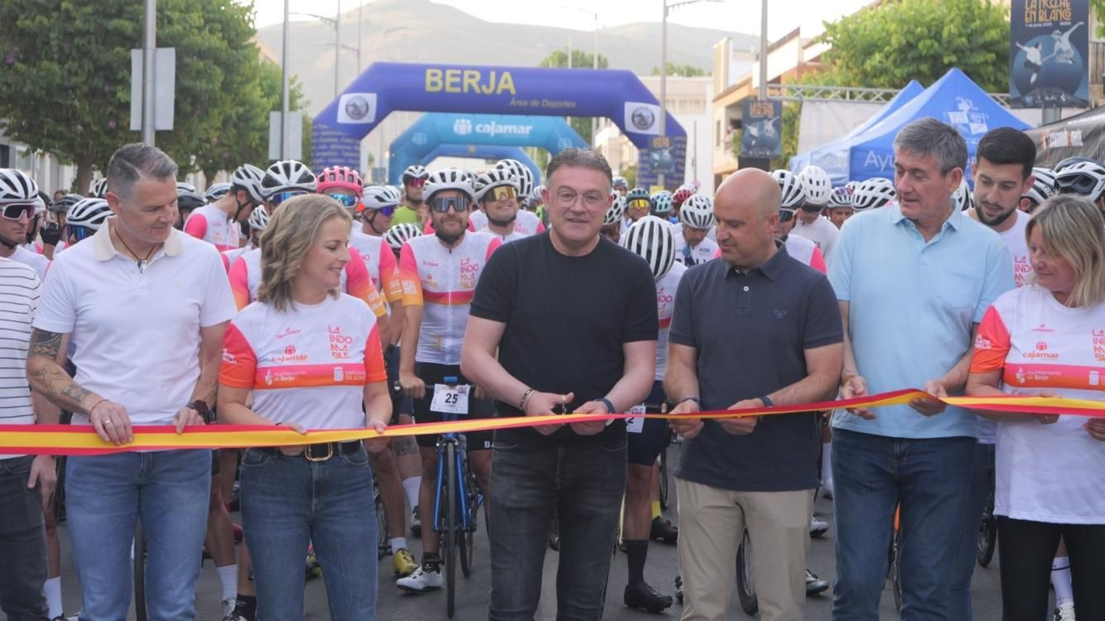 La pasión ciclista de La Indomable inunda Berja en una gran jornada con 1.600 ciclistas.