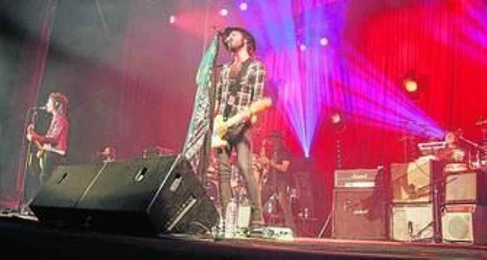 Un momento del concierto de Pereza en la Plaza de Toros de El Puerto.