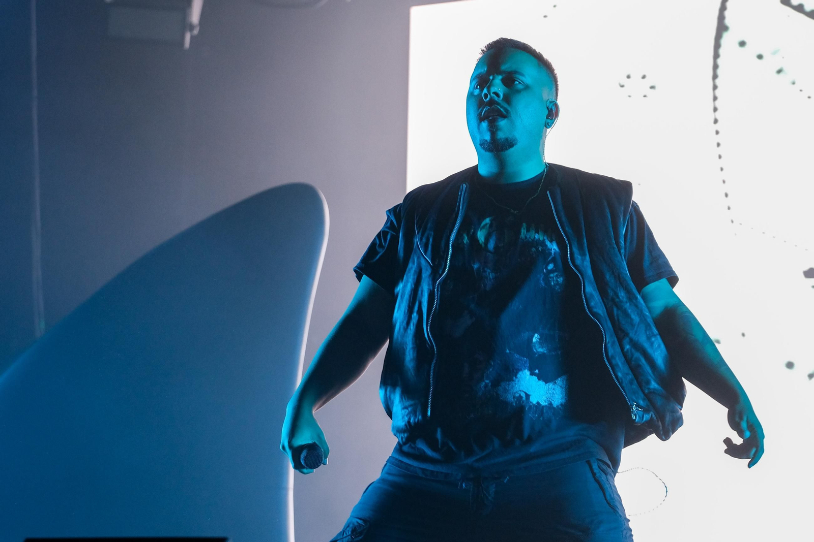 Concierto de Cruz Cafuné en el Cabaret Festival