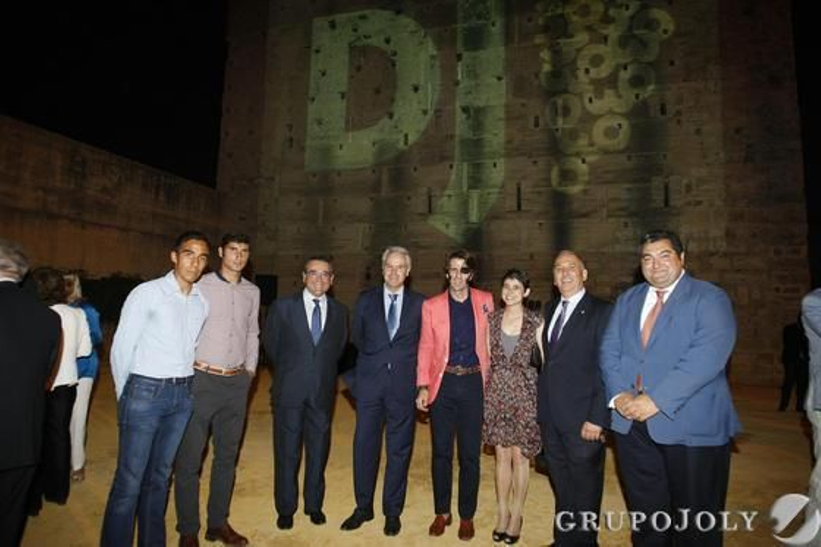 Antonio Romero, Manuel Rodríguez, Curro Orgambides, Agustín Muñoz, Juan José Padilla, Úrsula Ruiz, Jesús Núñez y Antonio Montero.

Foto: Manuel Pascual · Miguel Angel Gonzalez · Manuel Aranda