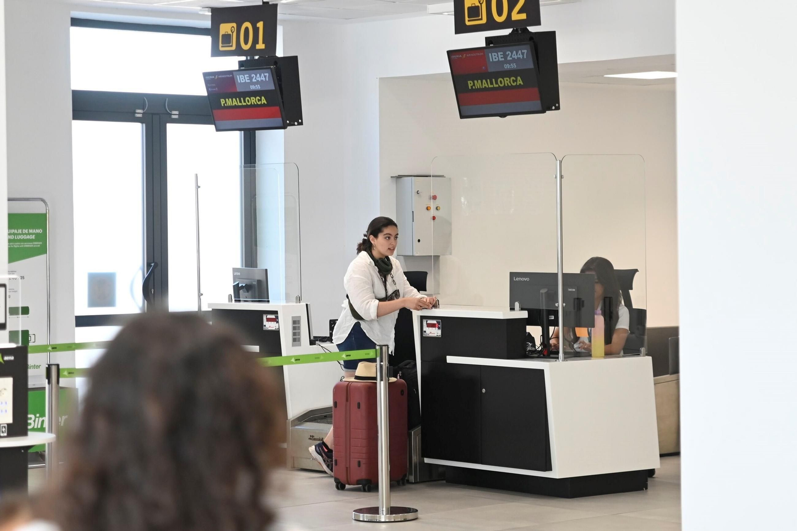 La llegada del primer vuelo del verano entre Córdoba y Mallorca, en imágenes