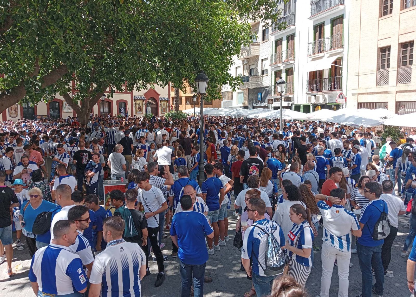 Imágenes del ascenso del Recreativo de Huelva contra el Cacereño