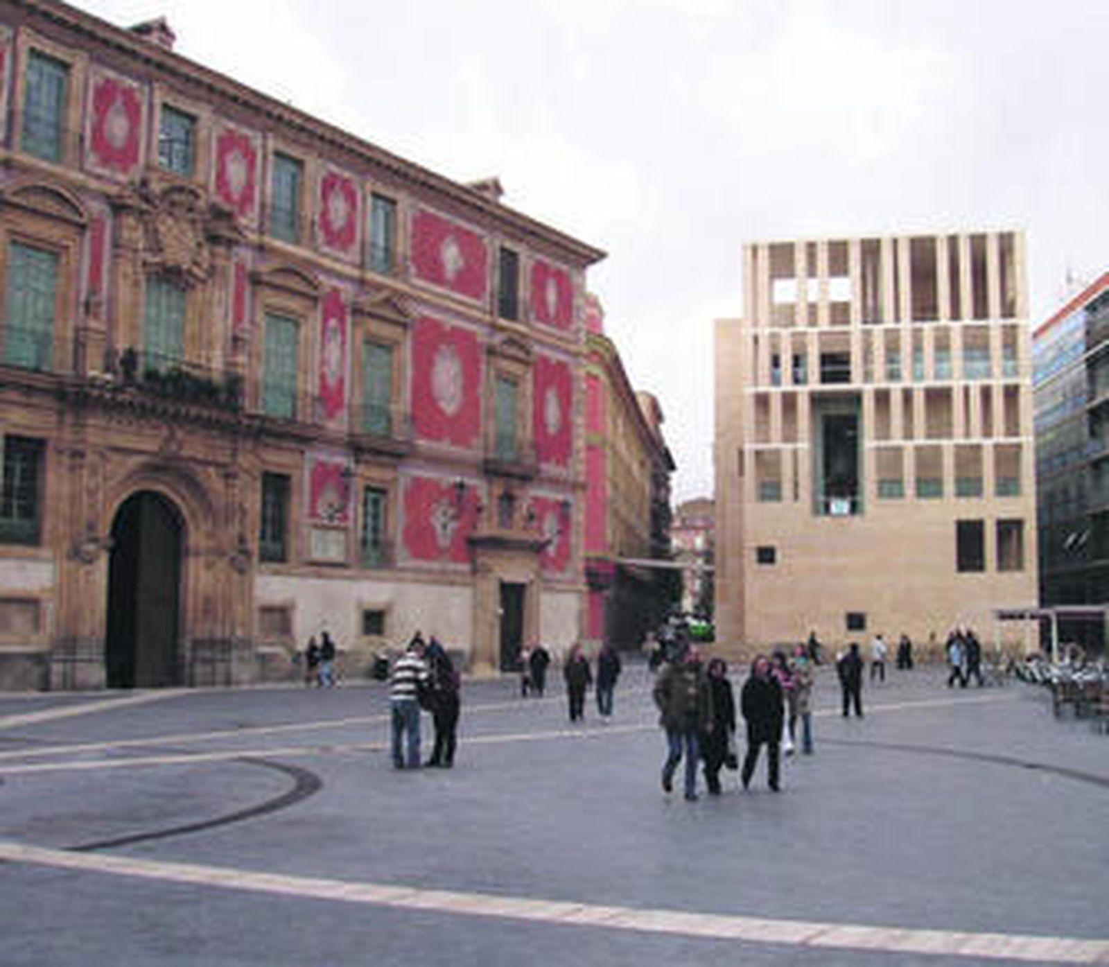 Una céntrica plaza de Murcia.