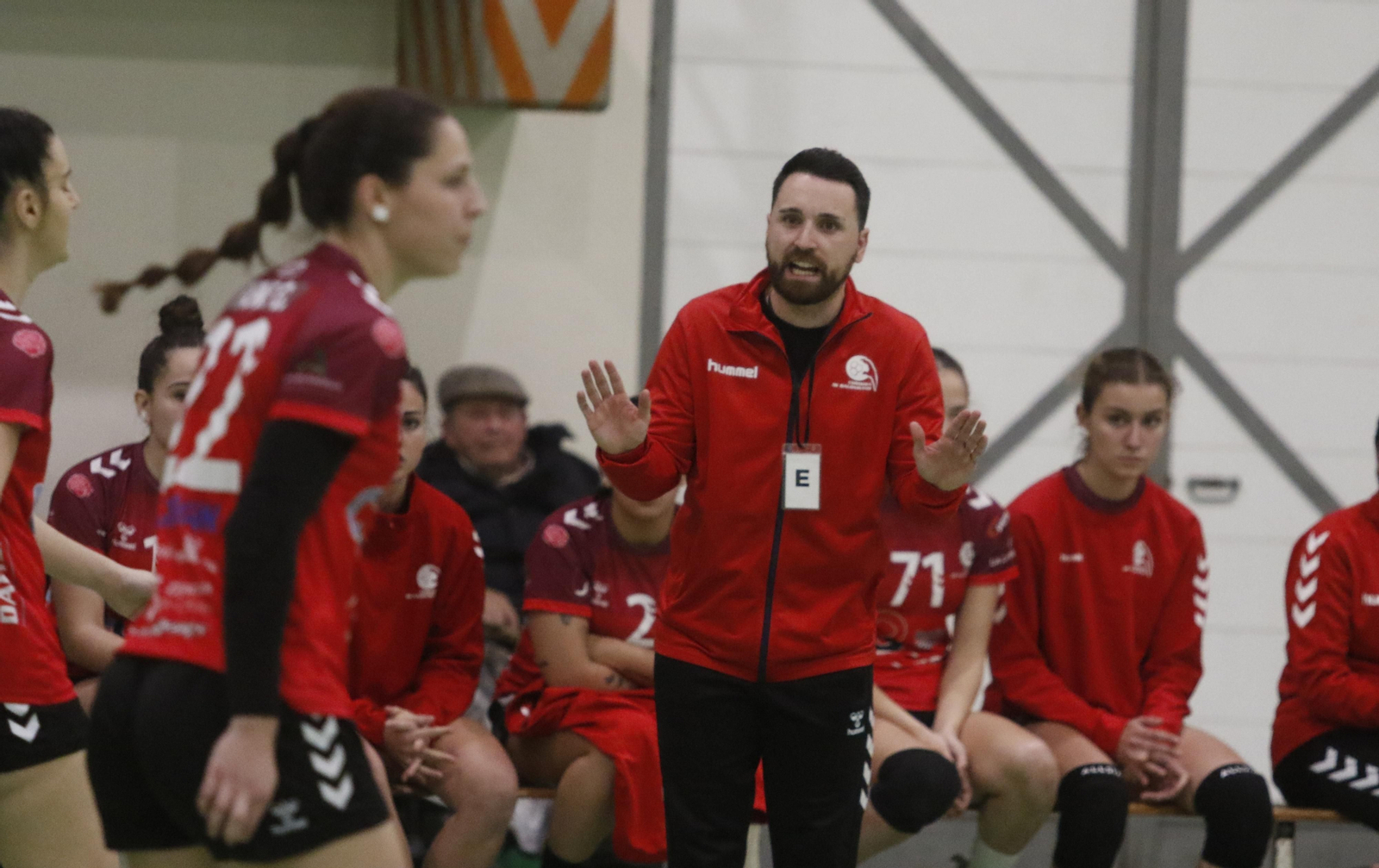 Mario Ortiz da órdenes durante un partido del Deza CBM de esta temporada.