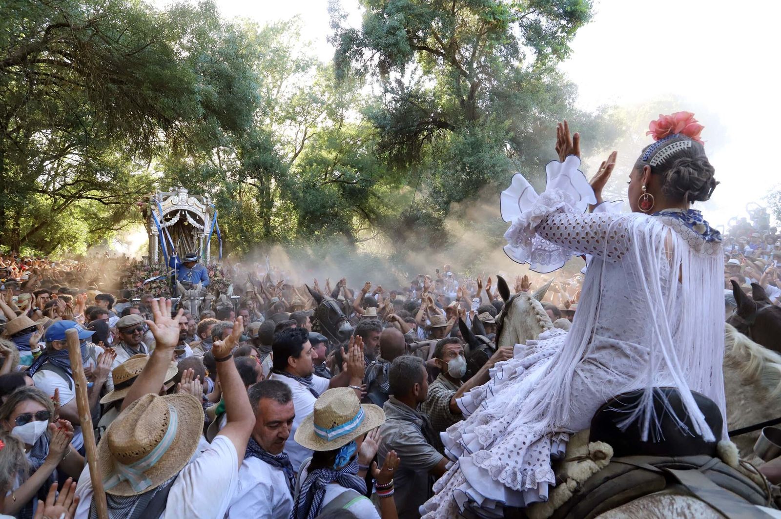 Imágenes de la Hermandad de Huelva a su paso por El Charco