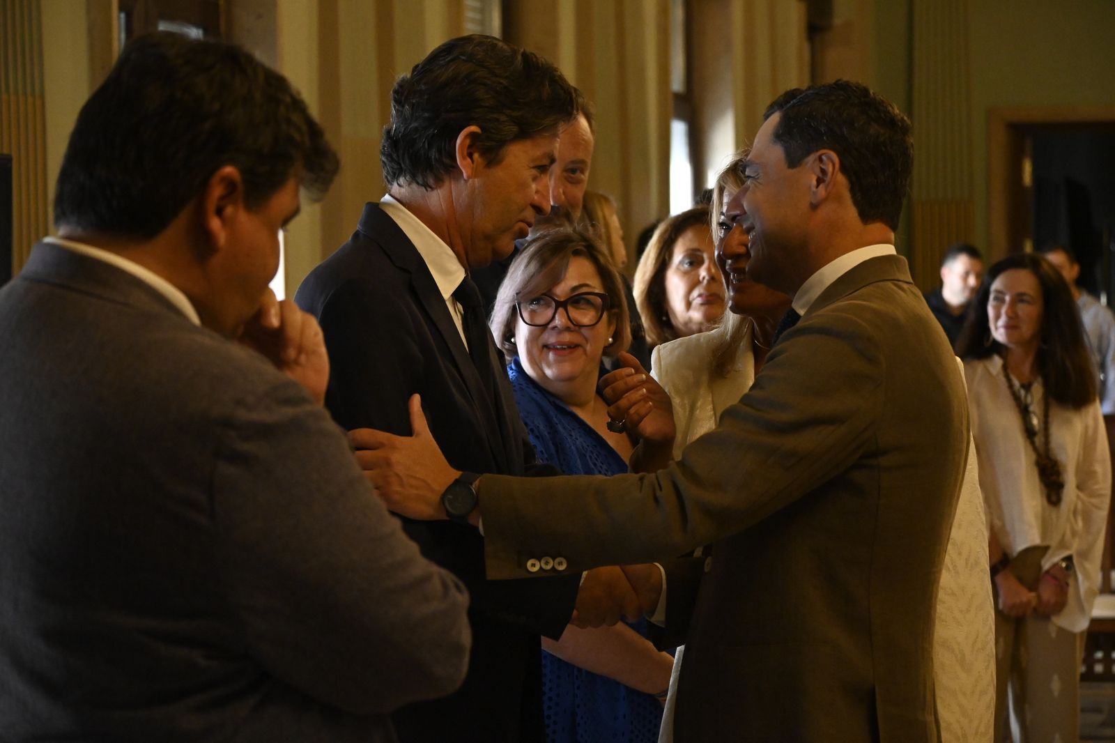 Visita de Juanma Moreno al Ayuntamiento de Huelva, en Imágenes