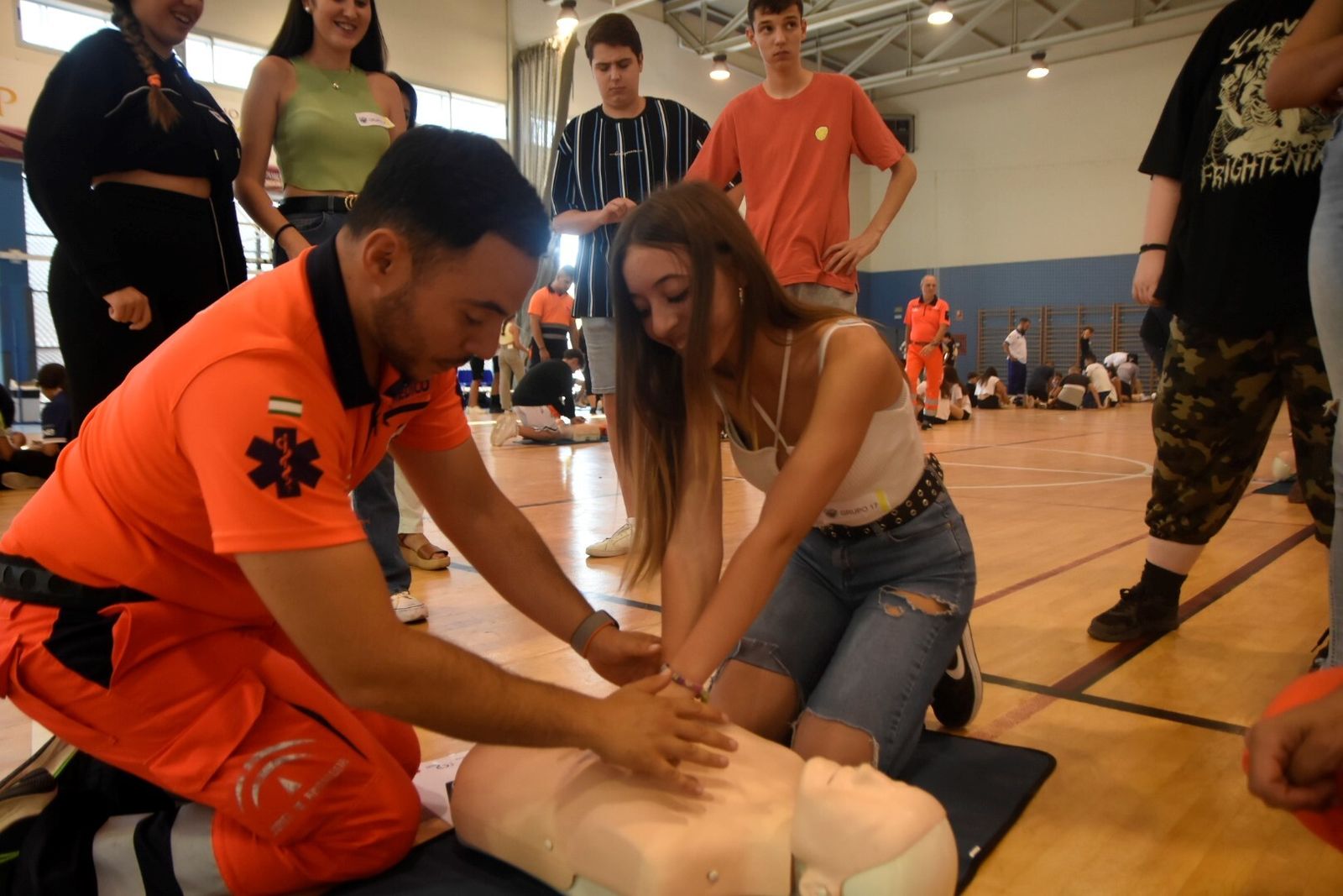 Las jornadas de formación en reanimación cardiopulmonar celebradas en el instituto Fidiana de Córdoba, en imágenes
