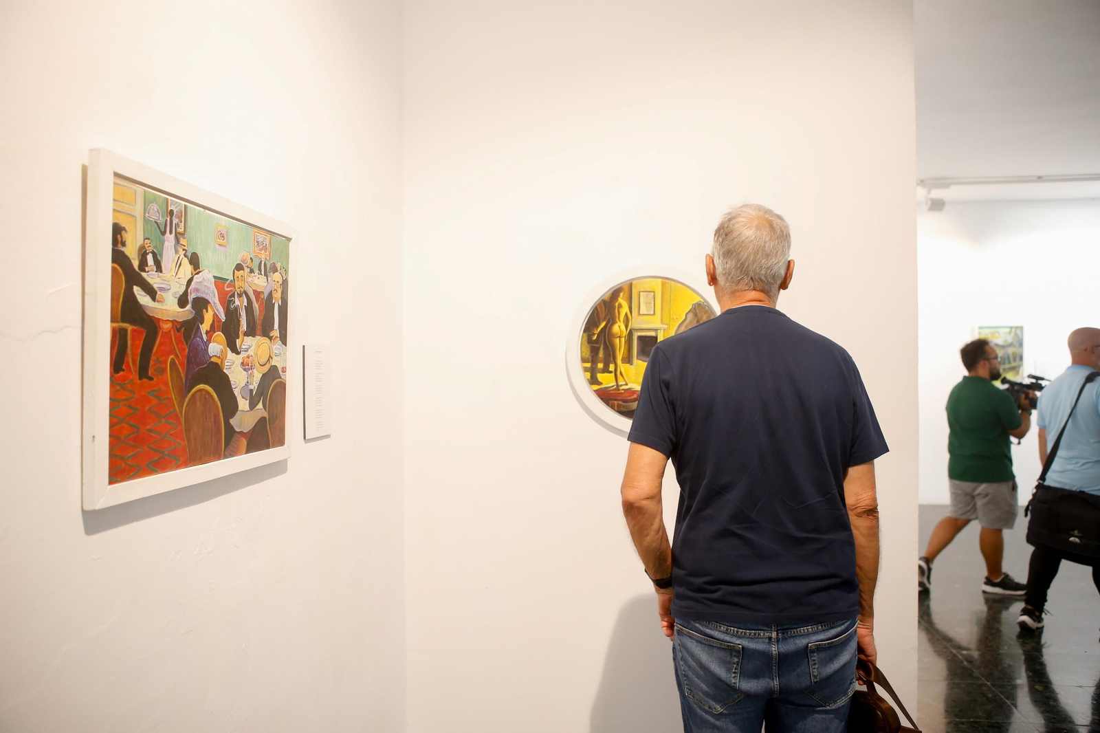 Las fotos de la exposición "Pasen y lean" de Enríque Martínez en la Casa de la Cultura de La Línea