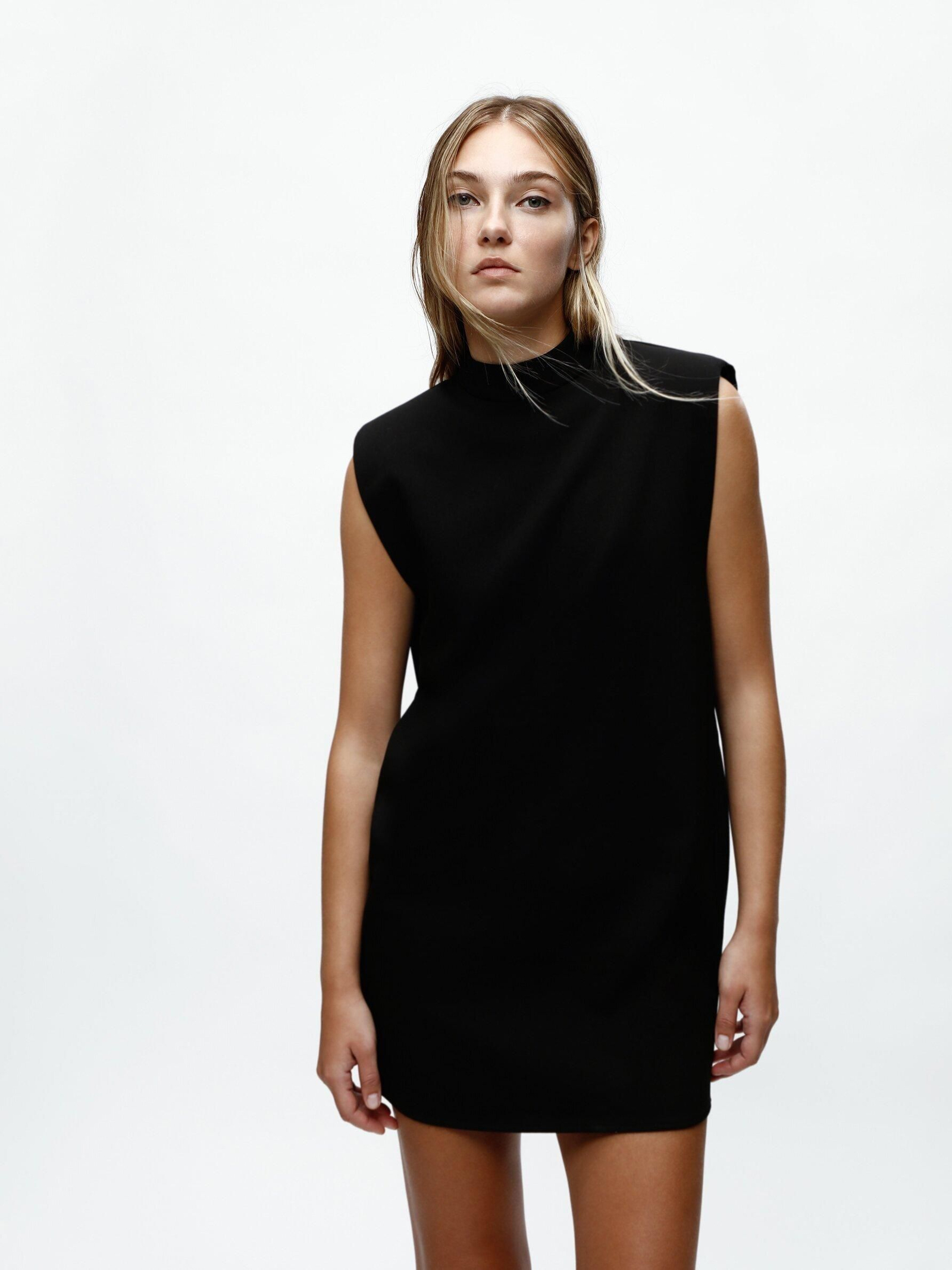 Vestido mini de Lefties. Vestido mini de Lefties.
