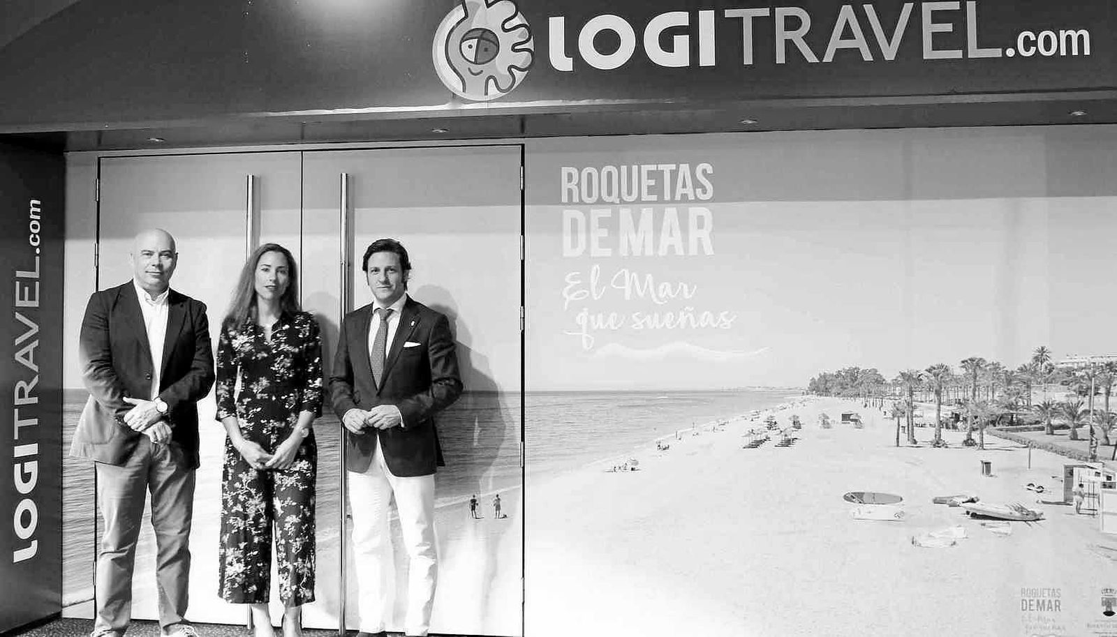 Carlos García, Susana García y Luis Miguel Carmona, en la tienda física de la firma Logitravel ubicada en Madrid.