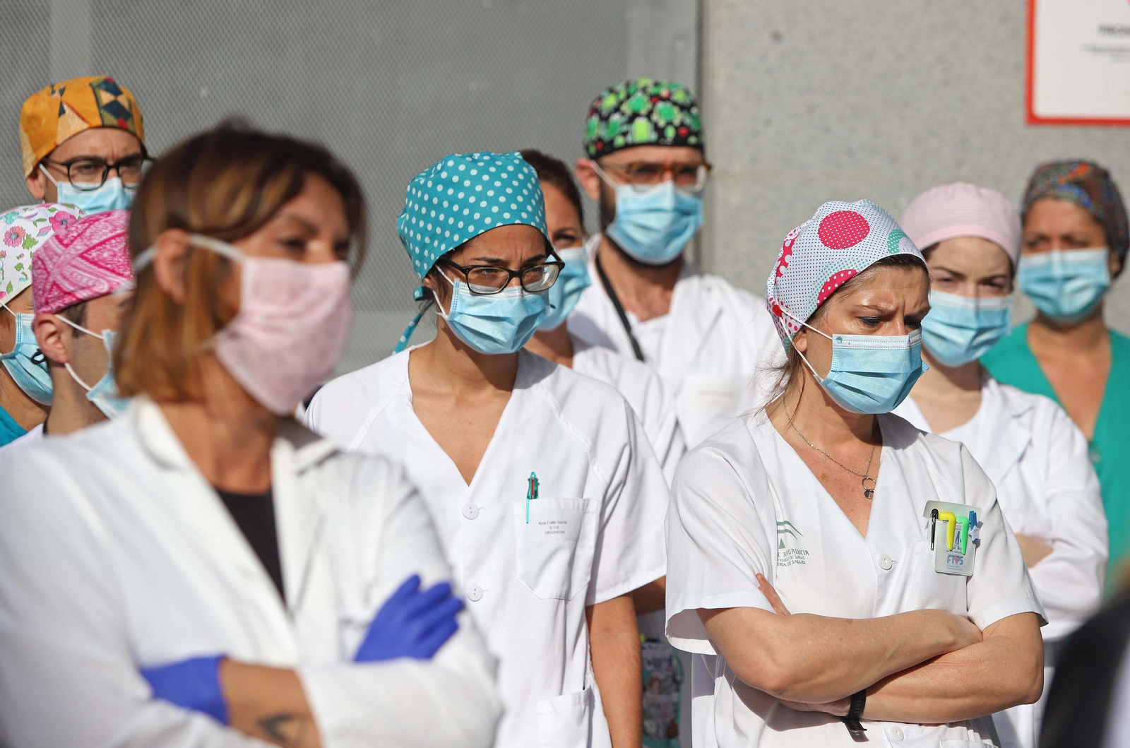 Profesionales sanitarios del Punta Europa en una concentración.