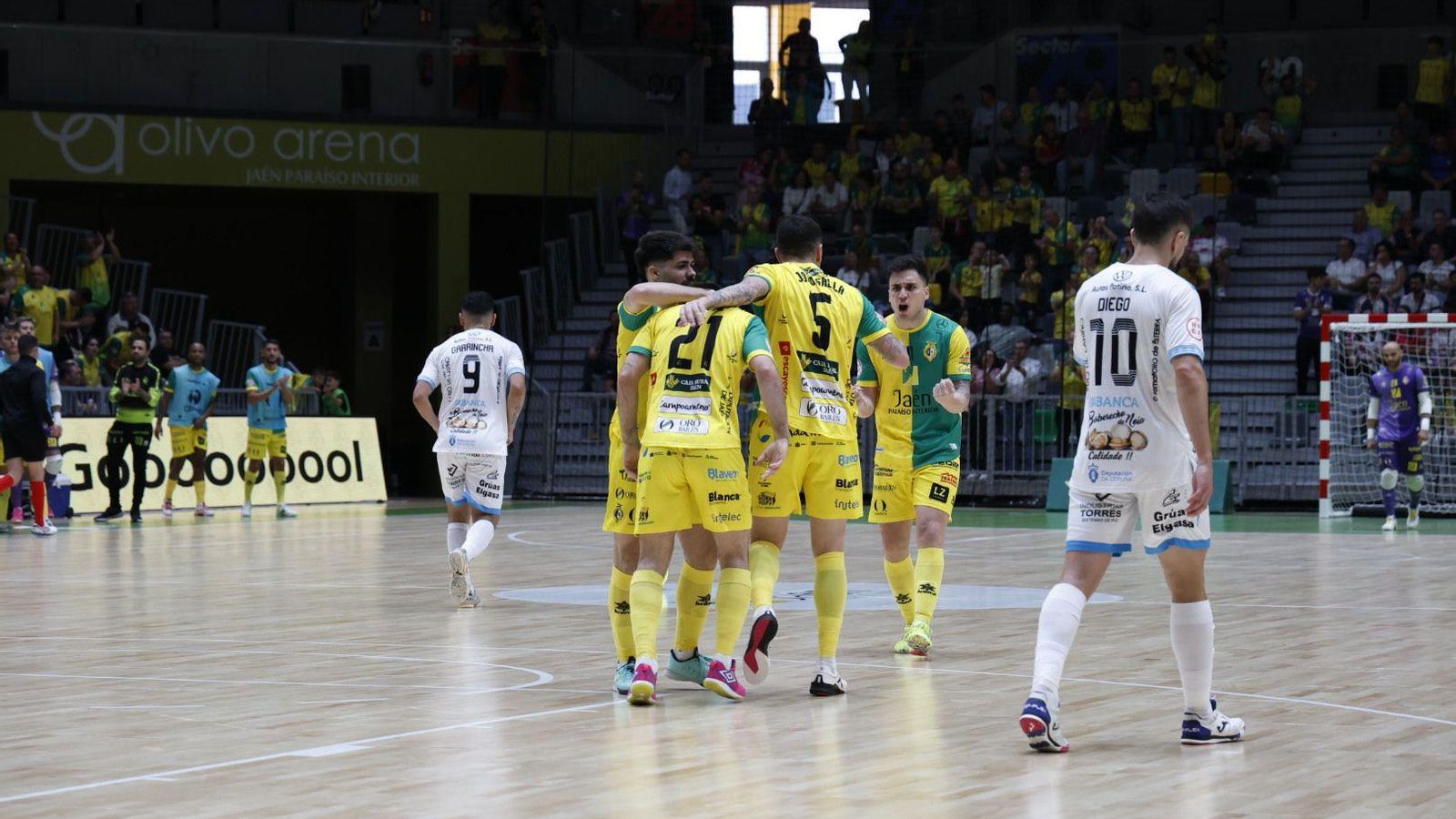 Alegría jiennense en su regreso al Olivo Arena en partido oficial.