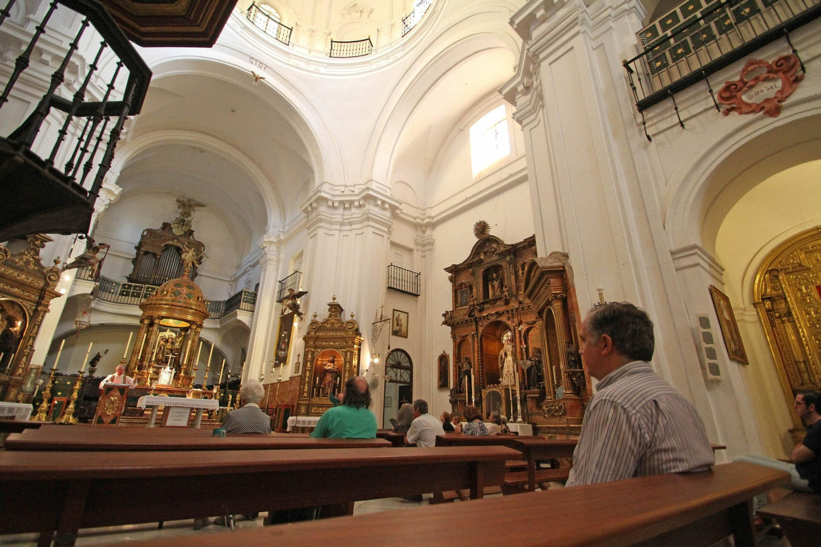 Celebración de una misa en Sevilla.