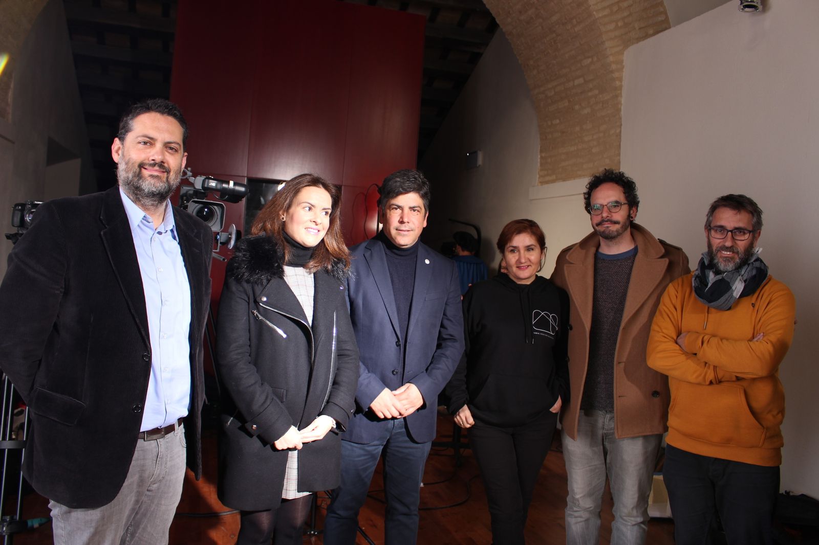 Representantes de Inania y dirigentes municipales en Montilla.