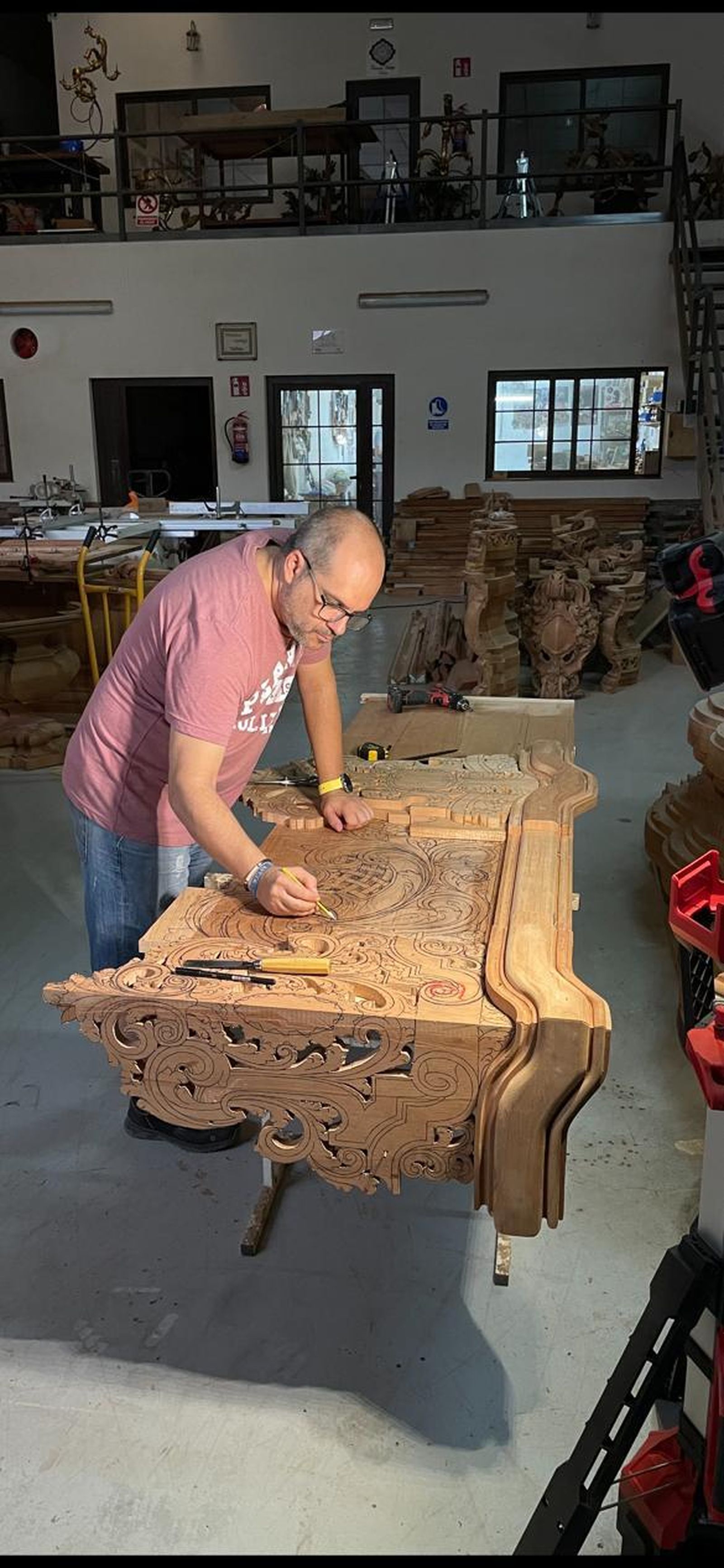 Francis Verdugo en su taller