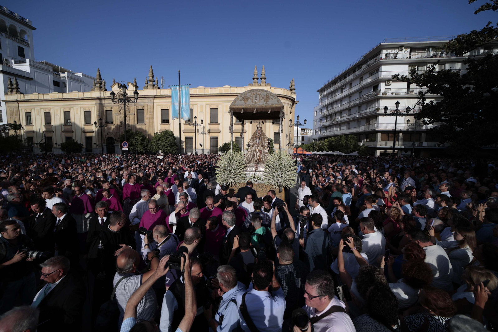 La procesión de la Virgen de los Reyes en imágenes
