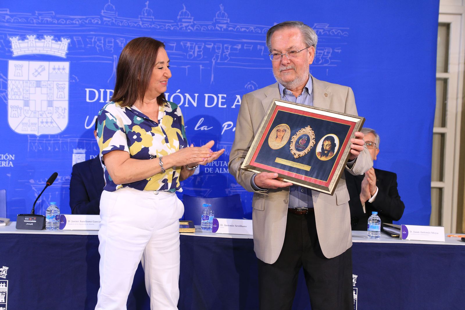 Presentación del libro del centenario del Santo Entierro