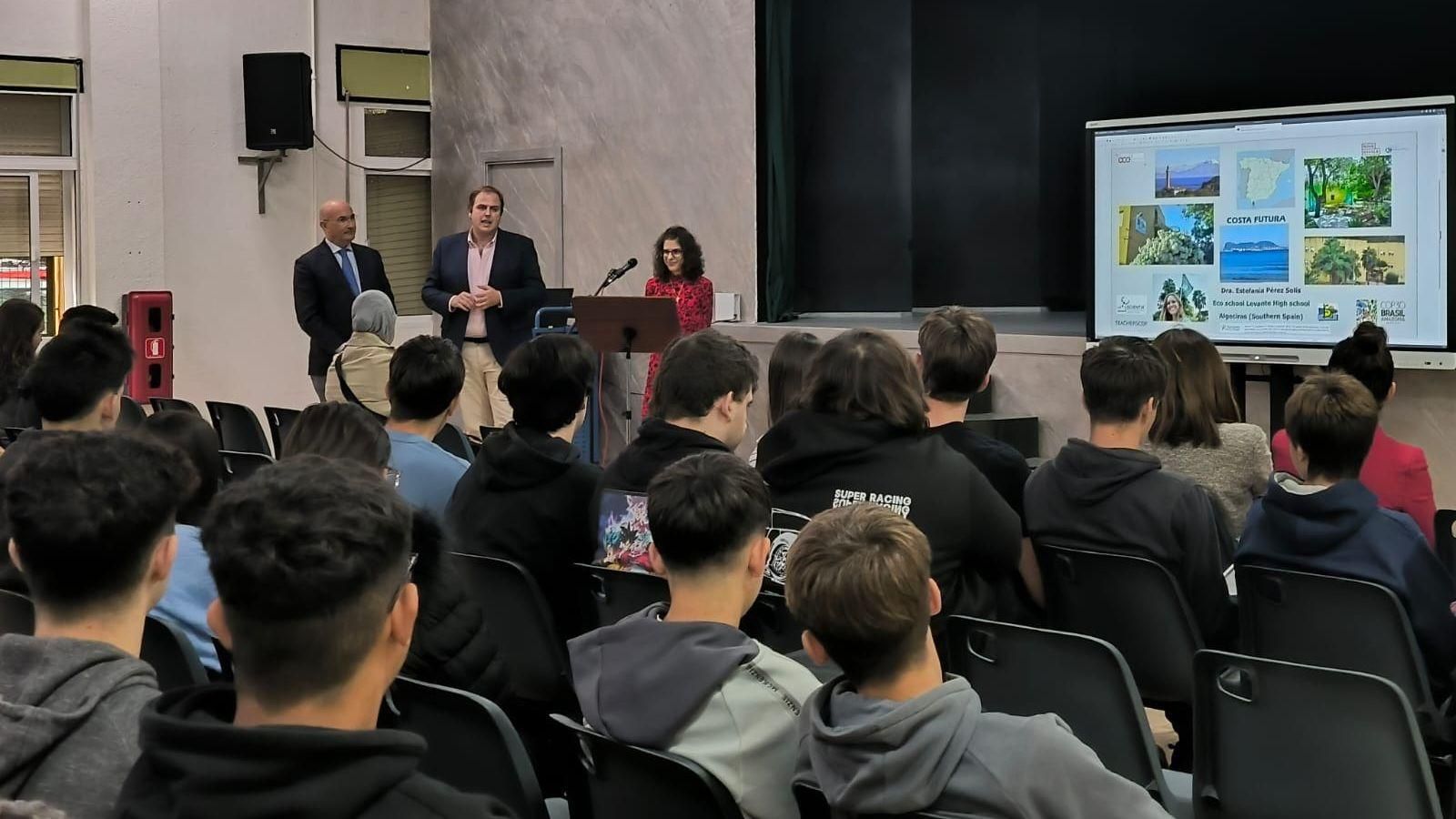 Concejales del Ayuntamiento de Algeciras muestran su apoyo al proyecto 'Costa Futura' del IES Levante.