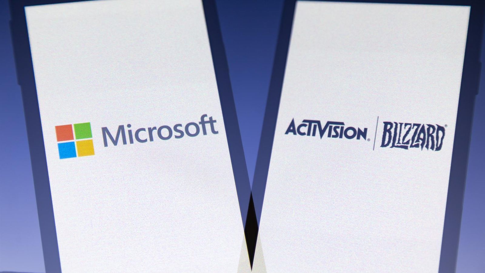 Logos de Microsoft y Activision Blizzard.