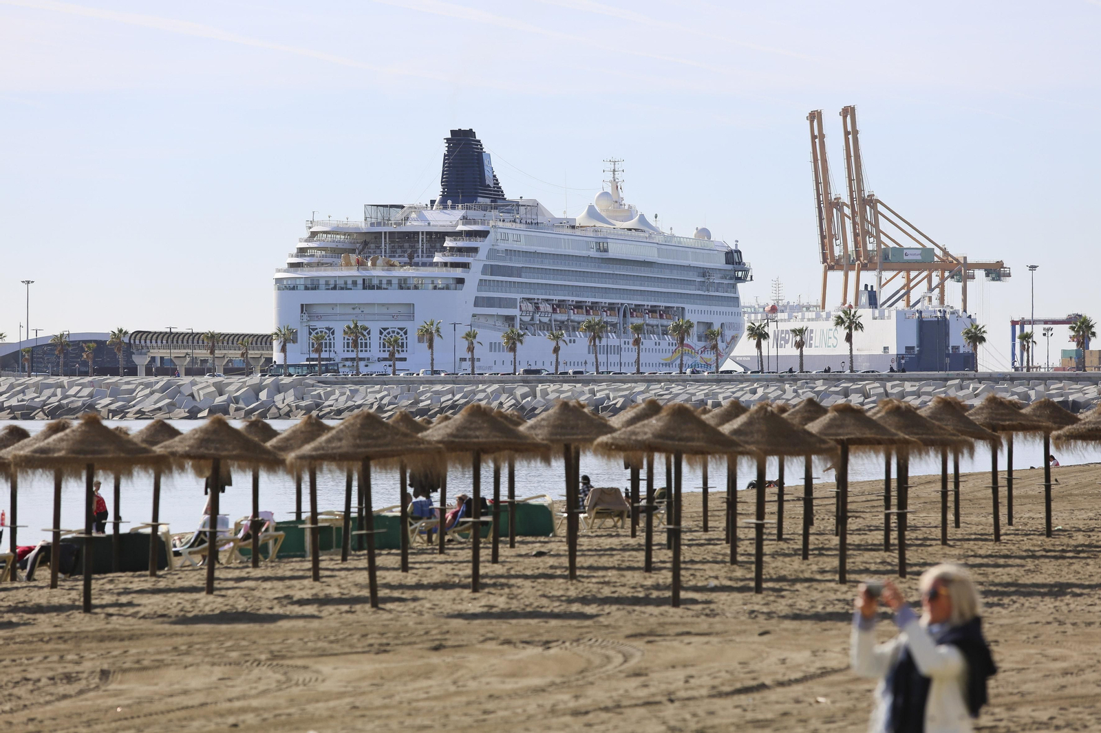 Un crucero en el puerto de Málaga.
