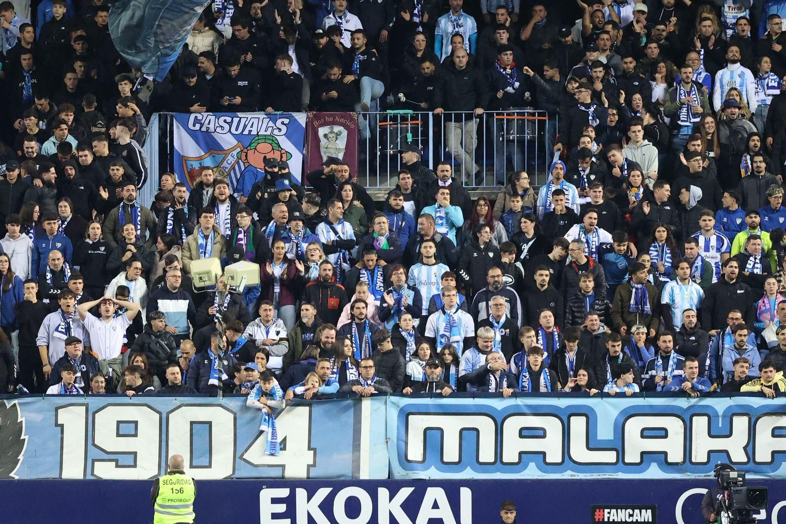 Búscate en las gradas de La Rosaleda en el Málaga CF-Zaragoza
