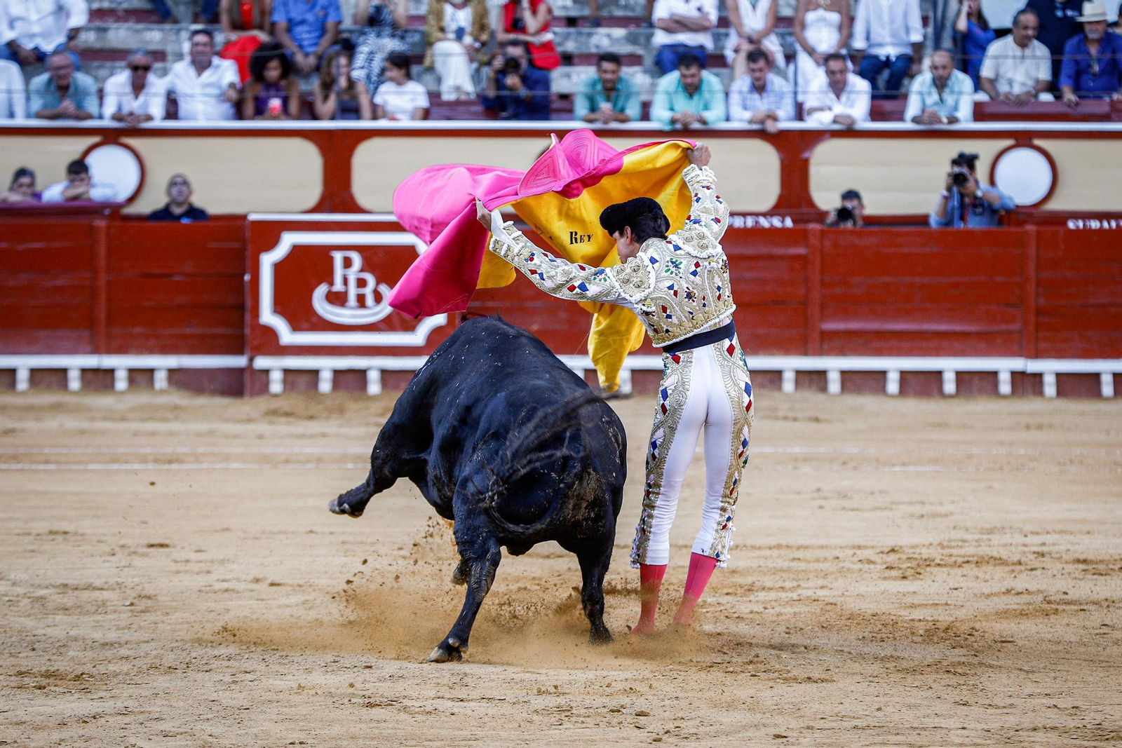 Imágenes de la corrida de toros en El Puerto: Manzanares, Roca Rey y Pablo Aguado