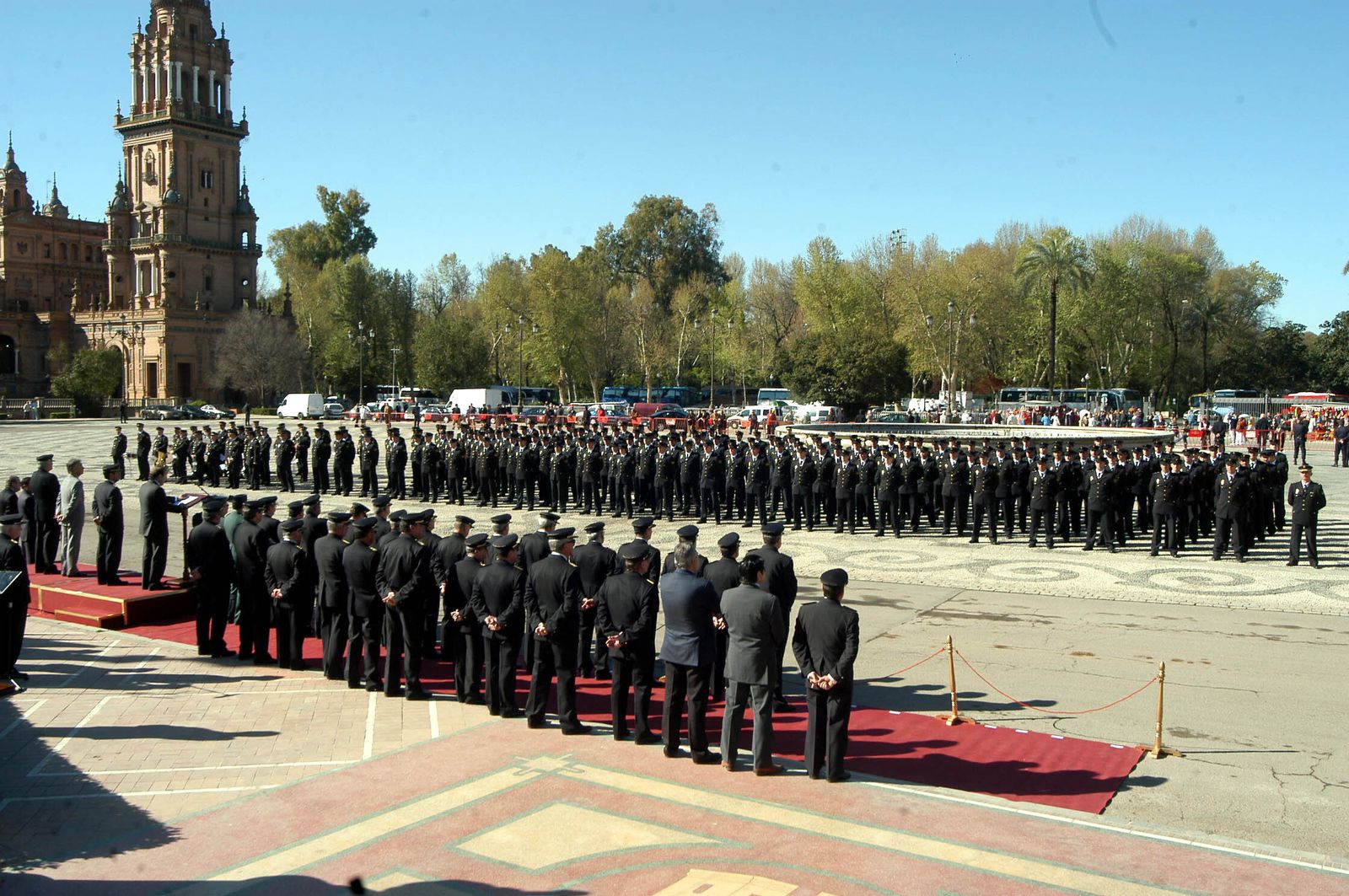 Acto de la Policía Nacional en la Plaza de España para celebrar el 199 aniversario
