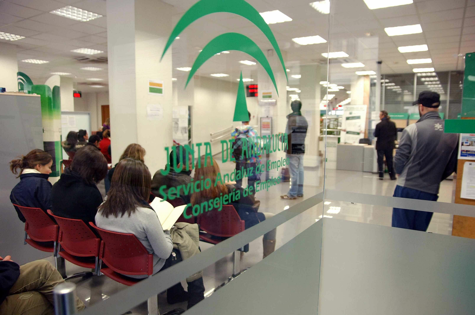 Oficina del Servicio Andaluz de Empleo en la capital onubense.