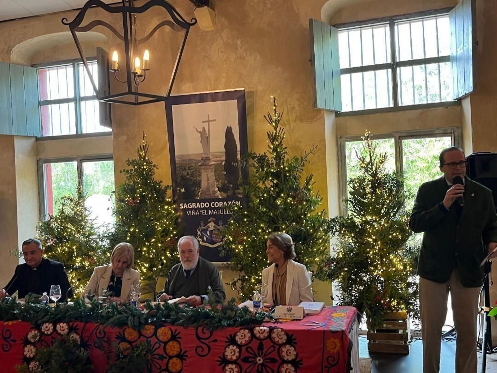 El padre David Belmonte, la alcaldesa de Jerez, María José García Pelayo, Miguel Arias Cañete, Margarita López de Carrizosa y Michi Primo de Rivera.