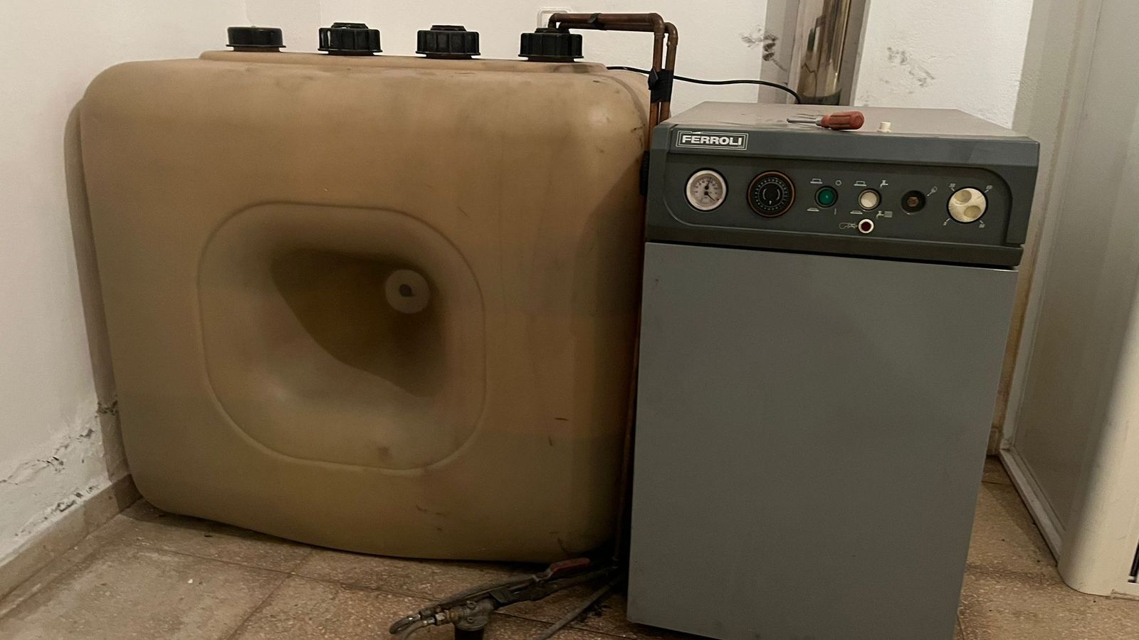 Tanque de gasoil de una vivienda en Villanueva del Trabuco