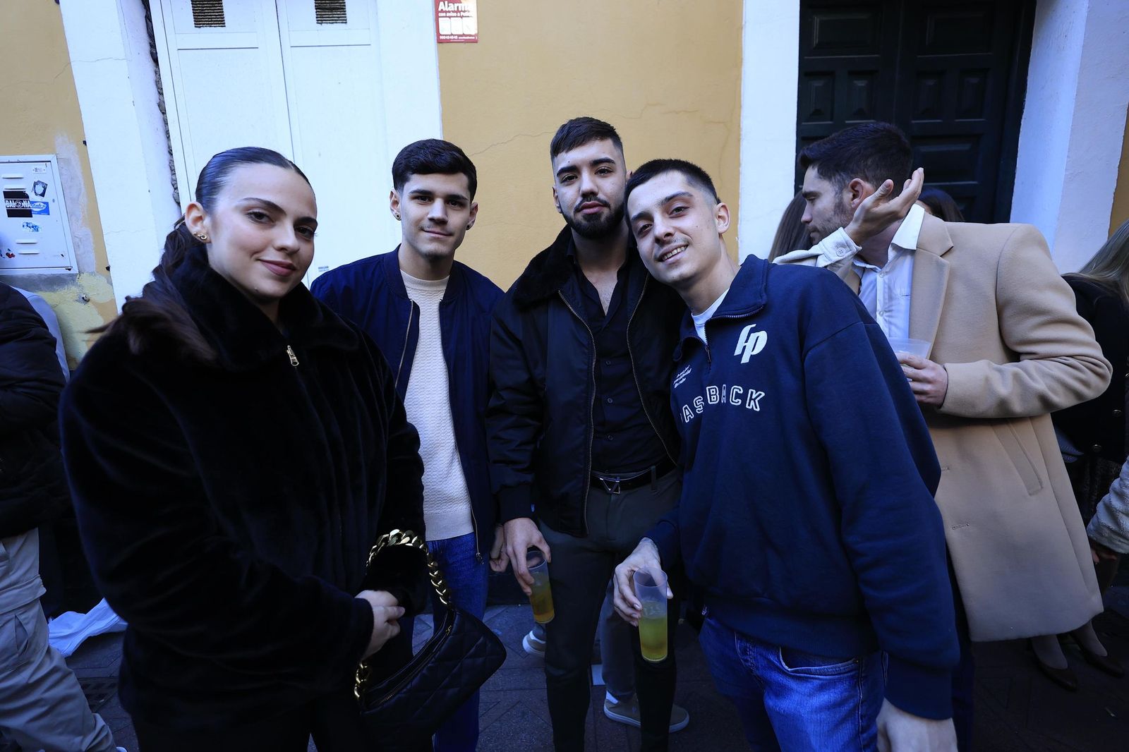 La Línea explota de gente en la tardebuena más animada, en imágenes