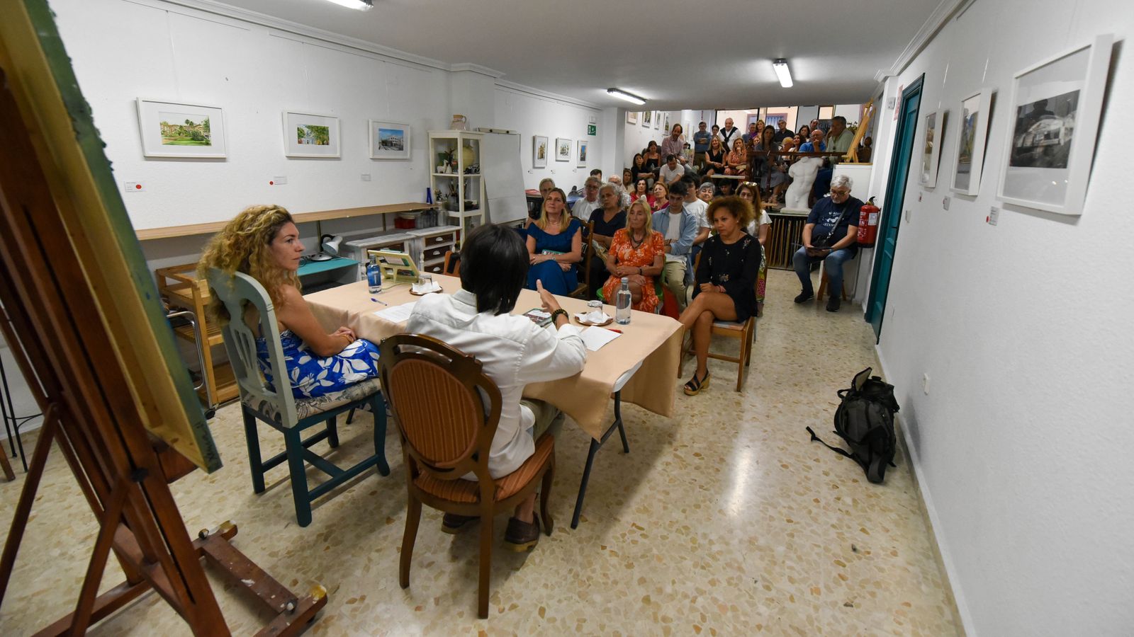 Fotos de la presentación del libro 'Mientras la lluvia' de Jóse Ángel Cadelo