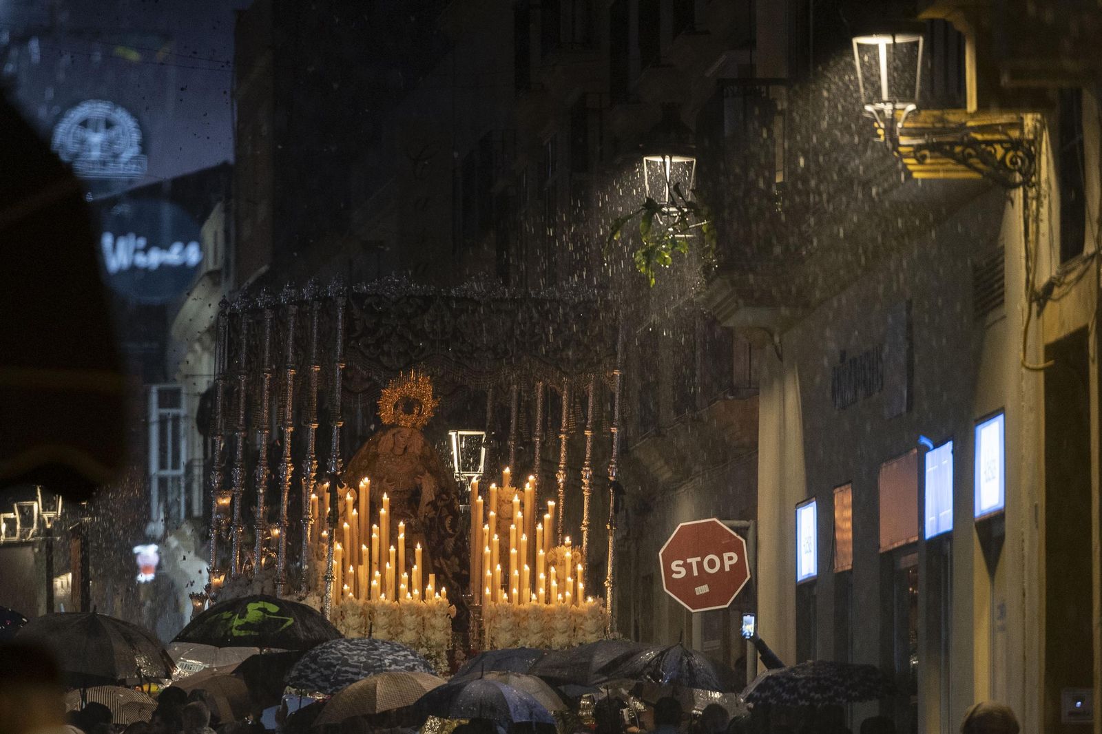 Imágenes de la salida de Misericordia en la Semana Santa de El Puerto 2025